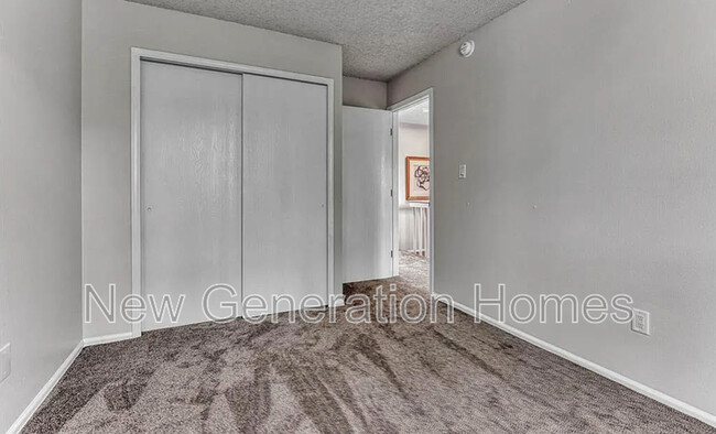 Building Photo - 4552 Castlepoint Dr