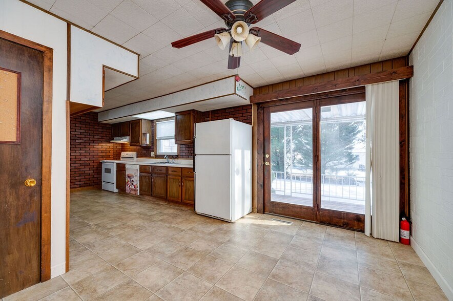 Building Photo - 7 Helen Ln