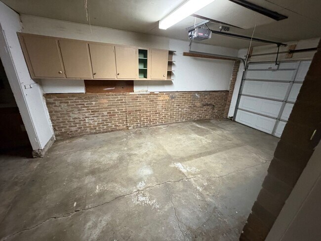 Building Photo - 508 Amor Pl