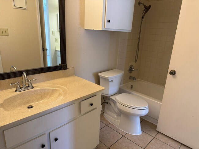 Building Photo - 2121 Hepburn St