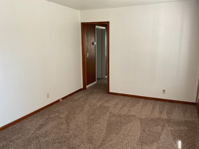 Building Photo - 1408 Oelke Dr