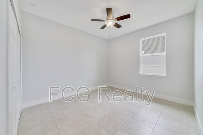 Building Photo - 128 Willow Dr
