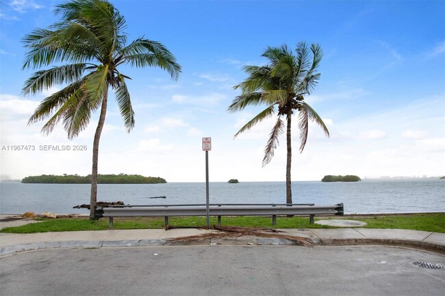 Building Photo - 623 NE 61st St