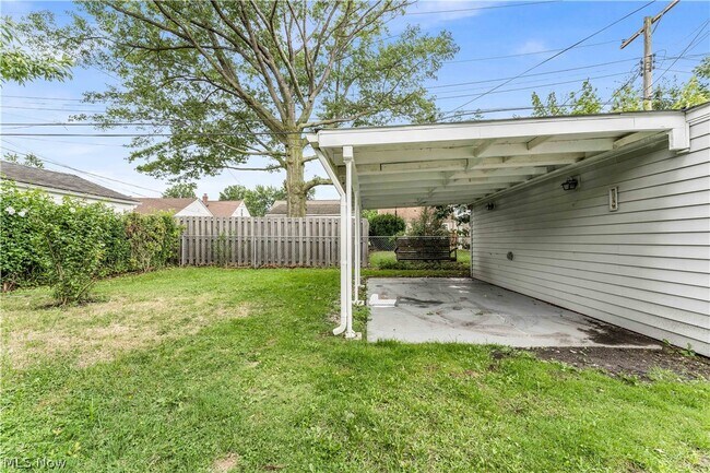 Building Photo - 26450 Drakefield Ave