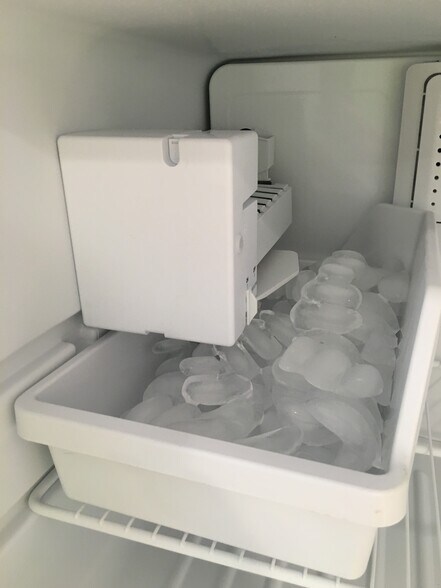 Building Photo - 2318 NE 51st St