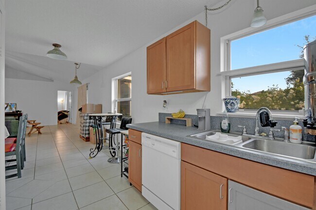Building Photo - 444 Island View Cir