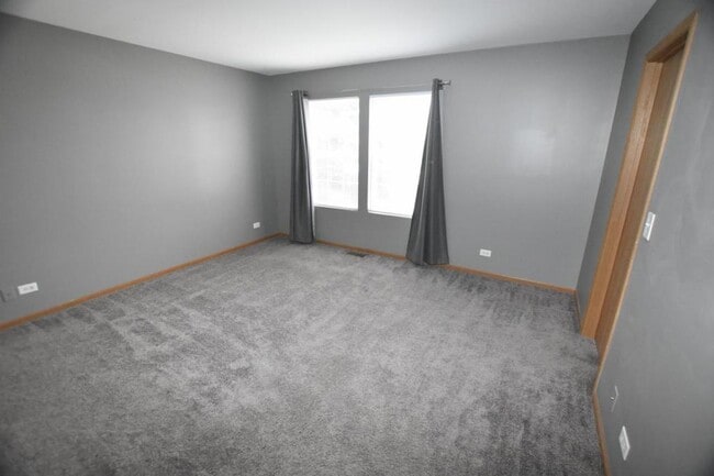 Building Photo - 24 Waterbury Cir