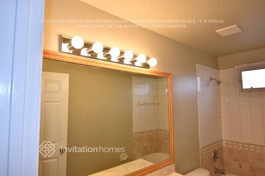 Building Photo - 15062 Oak Chase Ct