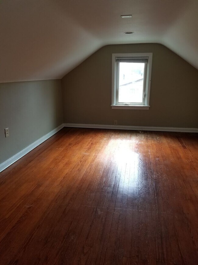 Building Photo - House East of Waynesboro