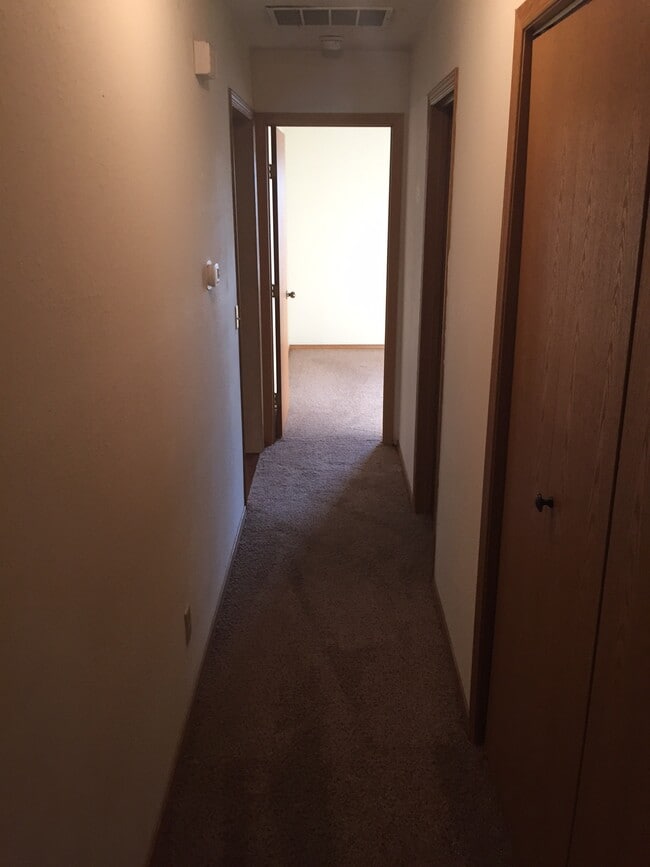 Building Photo - 3360 S Parkmont Ct