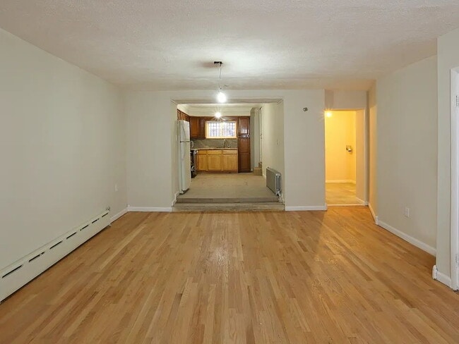 Building Photo - "Charming 2-Bed, 2-Bath Haven in the Heart of Brooklyn!"