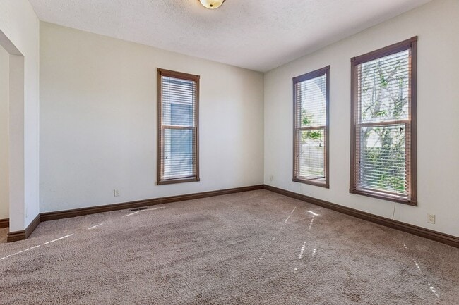 Building Photo - 1313 S 32nd St
