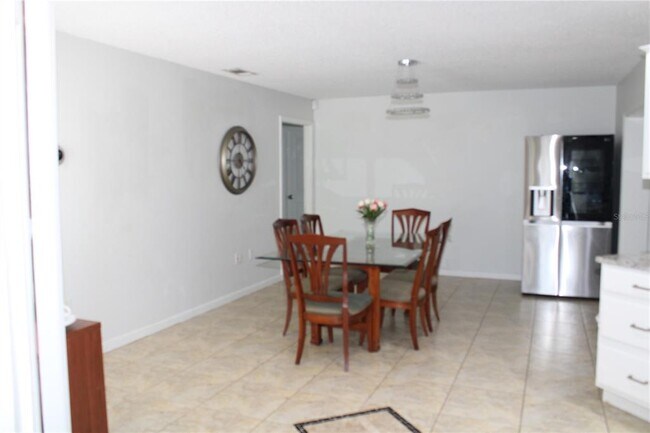 Building Photo - 7655 Cardiff Ct N