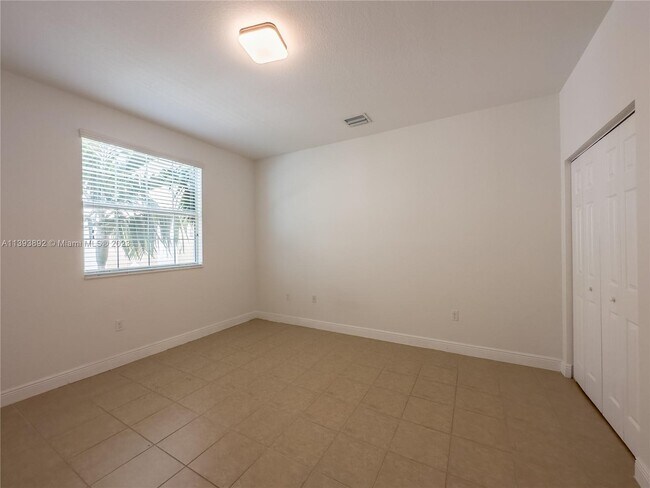 Building Photo - 865 SW 147th Ave