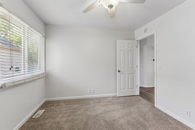 Building Photo - 4 Bedroom Elkhorn Ranch!