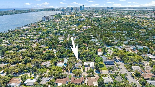 Building Photo - 306 34th St