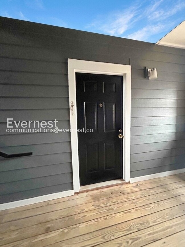 Building Photo - 1-Bed/1-Bath Condo/Pet Friendly/Available Soon!