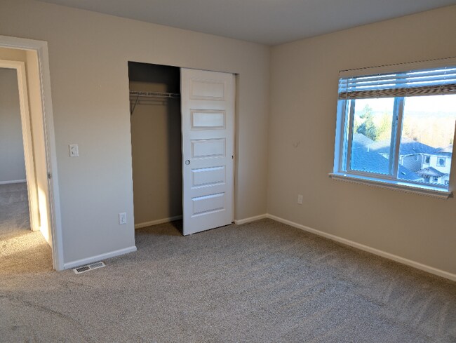 Building Photo - 912 119th Ave SE