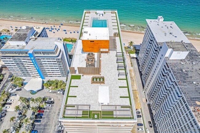 Building Photo - 4020 Galt Ocean Dr