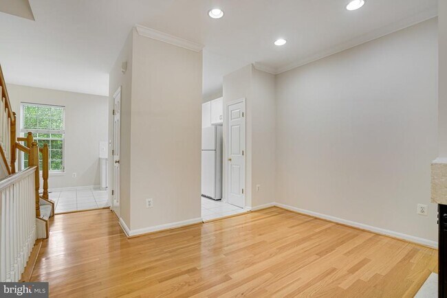 Building Photo - 6490 Tayack Pl