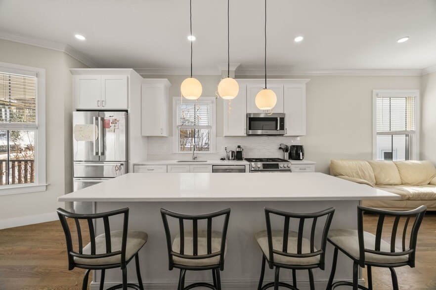 Building Photo - 153 Foster St