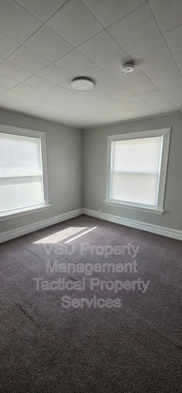 Building Photo - 8204 Vineyard Ave