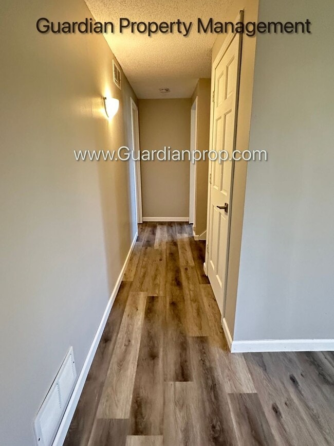 Building Photo - Champlin Single Family Home, Large Fenced Yard, Deck, 2 Car Garage,  Video Tour