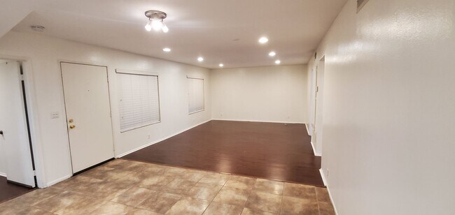 Building Photo - Spacious Silverlake Condo – Move-In Ready!