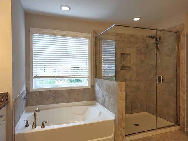 Building Photo - Beautiful 2 story home located in Berewick Community in Charlotte!