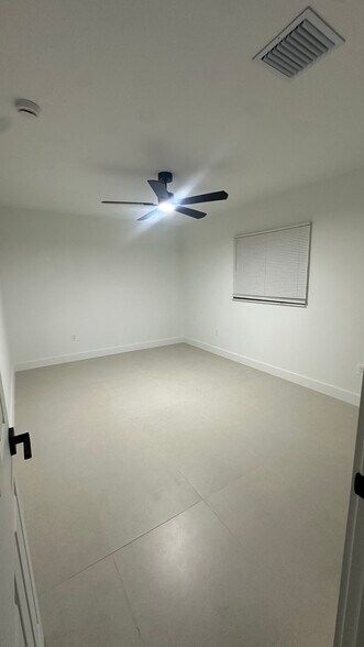 Building Photo - 922 NW 4th Ave