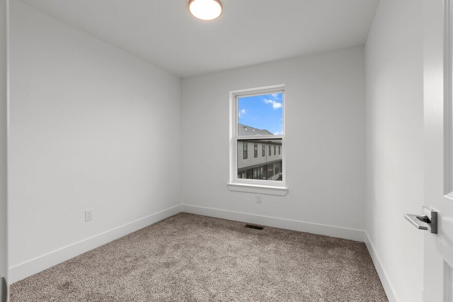 Building Photo - 2845 Summers Pl