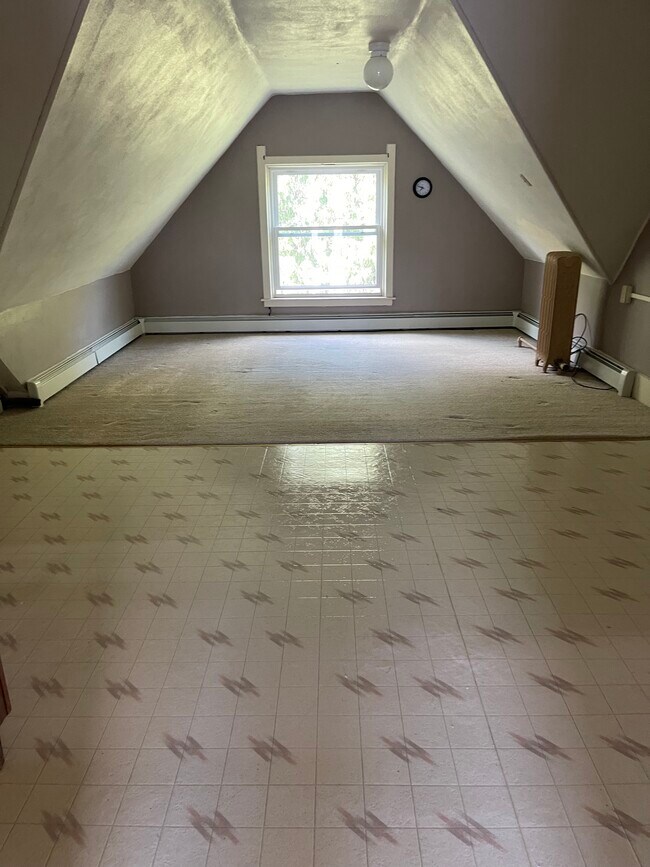 Building Photo - 710 N 6th St