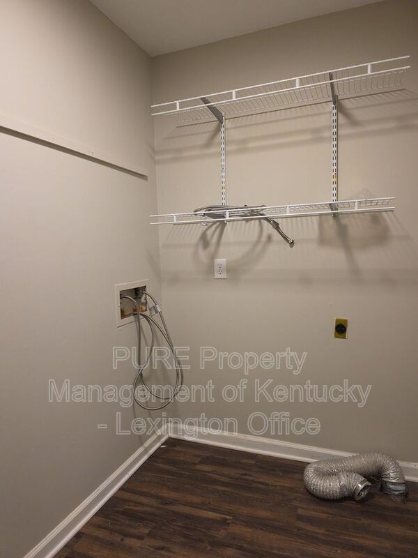 Building Photo - 3793 Camelot Dr