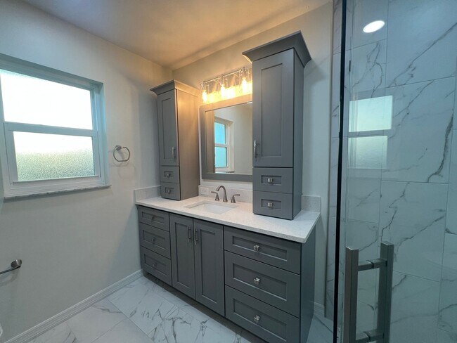 Building Photo - Fully Renovated Home in San Carlos with Wa...