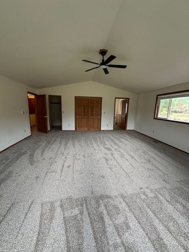 Building Photo - 23601 Labare Rd