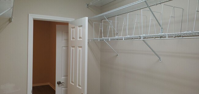 Building Photo - 3 bd, 2 ba house in SW Katy Lake Estates subdivision, fenced, w/d included, corner lot