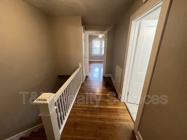 Building Photo - 5542 N College Ave