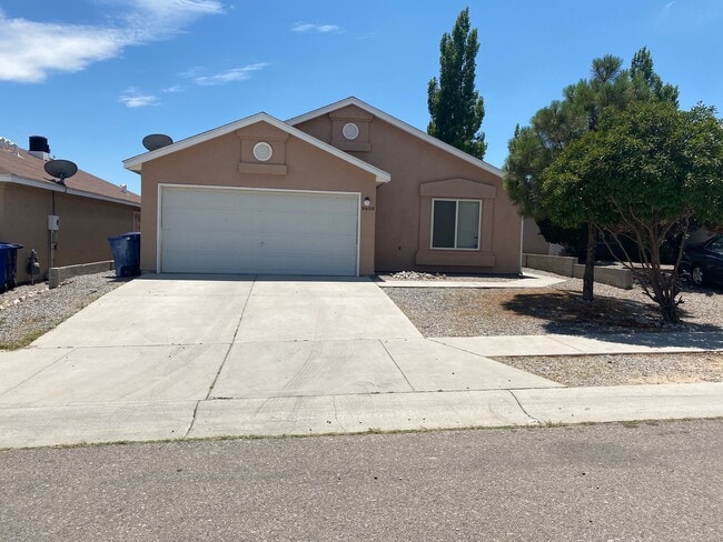 Building Photo - Beautiful 3 bedroom 2 bath in SW