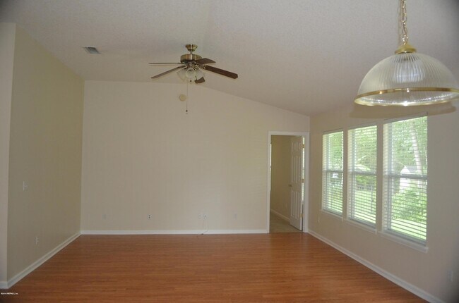 Building Photo - 545 Prosperity Lake Dr
