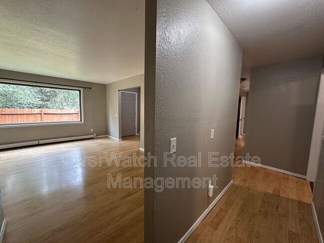 Building Photo - 6121 De Armoun Rd
