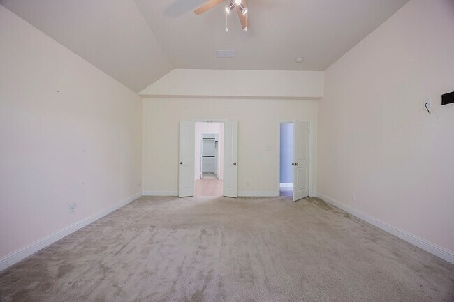 Building Photo - 15516 Mayflower Trail