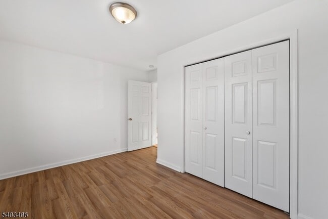 Building Photo - 110-PT112 Redwood Ave