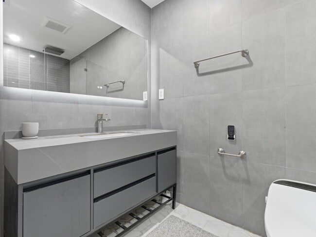 Building Photo - 2210 NE 3rd Ave