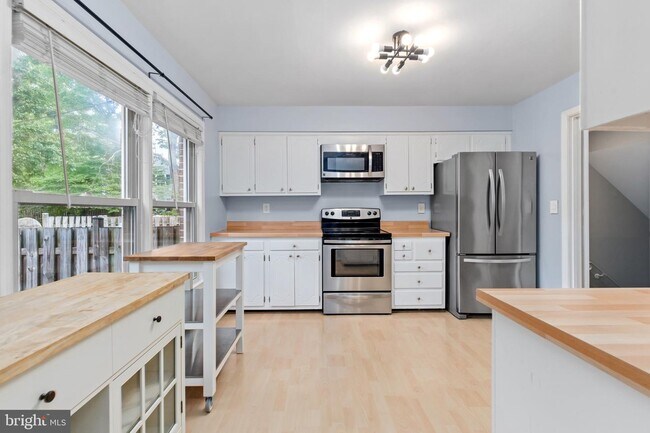 Building Photo - 9106 Suede Ct