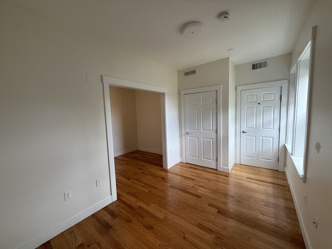 Building Photo - 367 Harvard St