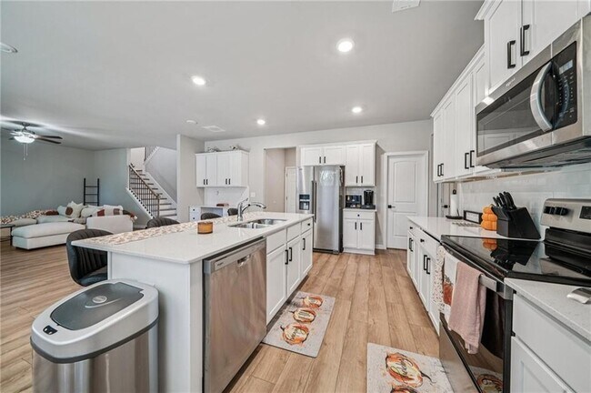 Building Photo - 120 Cabin Way