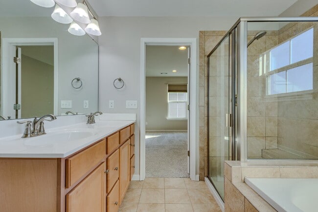 Building Photo - 2704 Orleans Dr