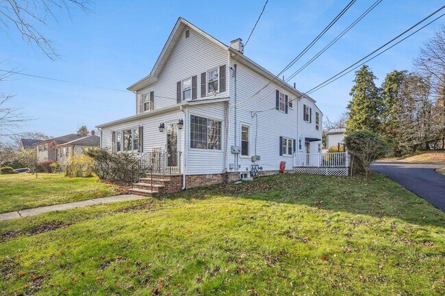 Building Photo - 145 Pleasant Valley Way