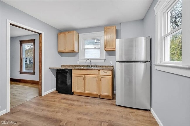 Building Photo - 412 W 28th St