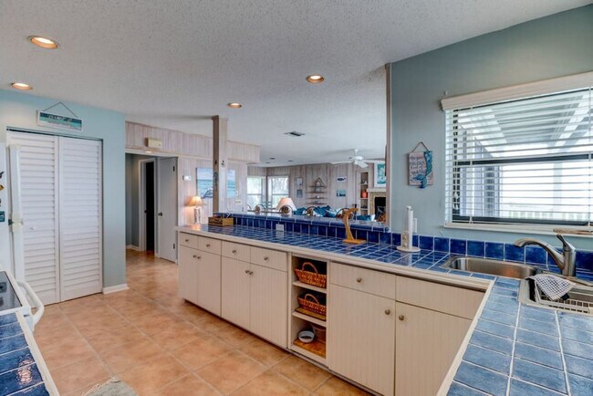Building Photo - 59 Oceanside Dr